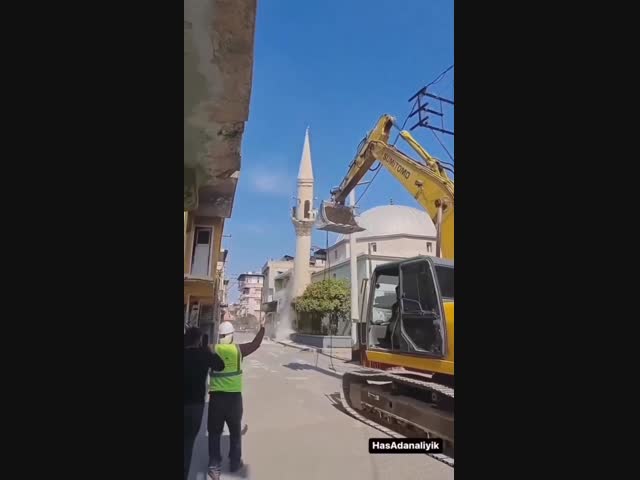 Какой вредный минарет попался