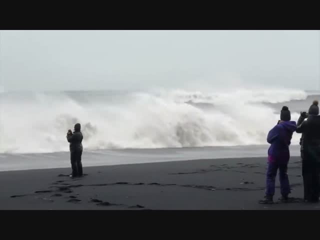 Волна подкралась незаметно