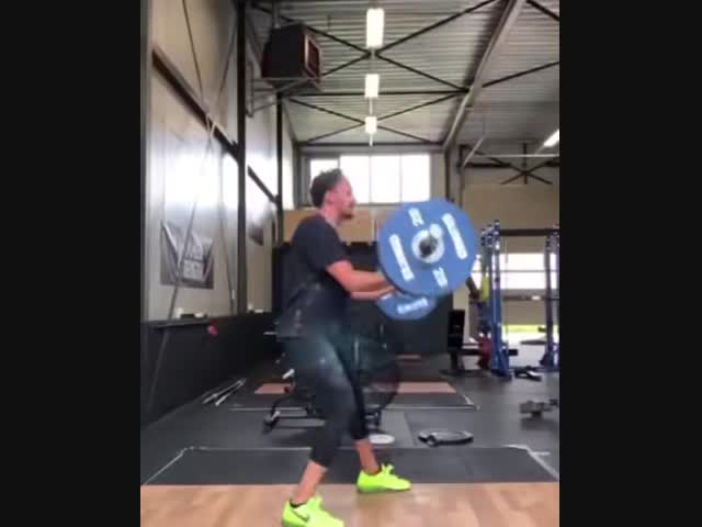 Сам себя нокаутировал