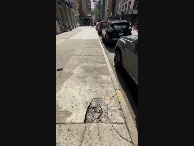 Тротуары Нью-Йорка рушатся под ногами