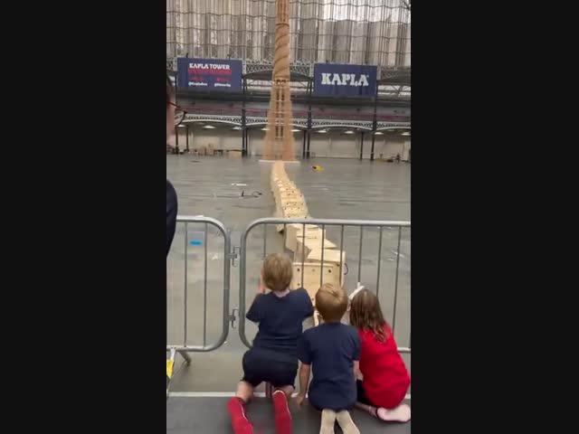 Очередной рекорд по разрушению башенки из элементов Капла