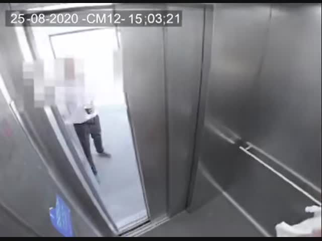 Быстрее закройте дверь!