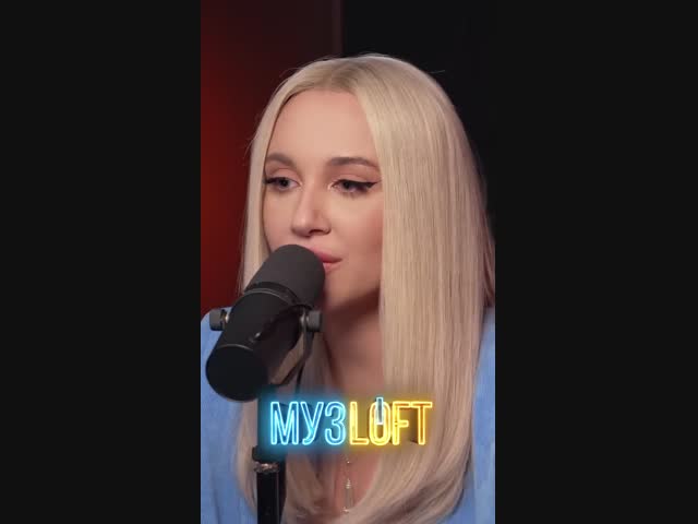 Смешная девушка