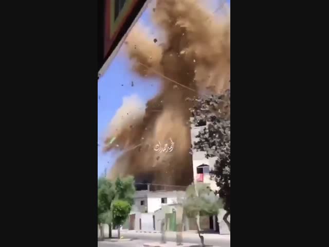 Попадание ракеты ХАМАС по Израильскому городу Сдерот
