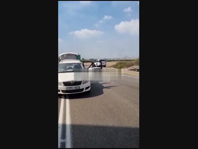 Брошенный израильский танк Меркава и расстрелянные гражданские 