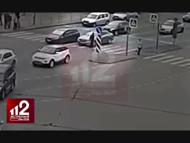 Водитель «Мерседеса» подрался с пешеходом в Ленинском районе Челябинска