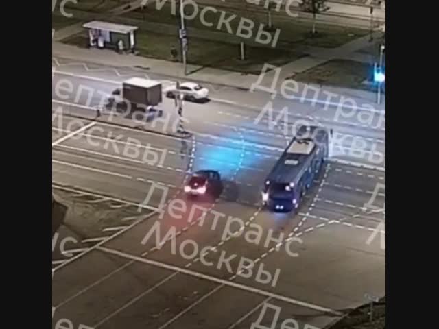 Все проехали нормально, а один решил выделиться