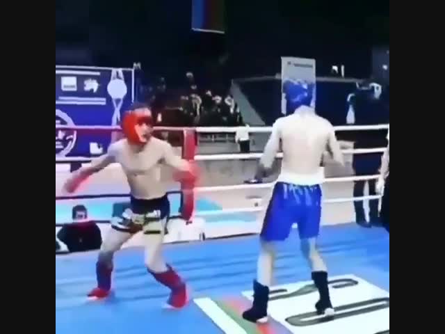 Мощный удар