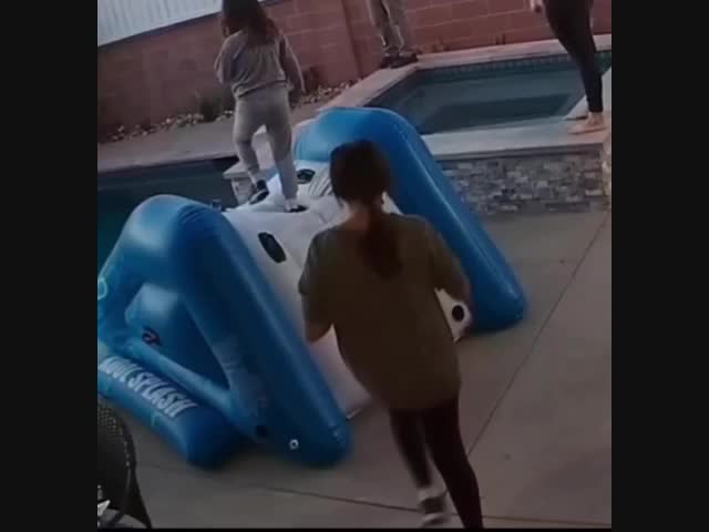 Поскользнулась