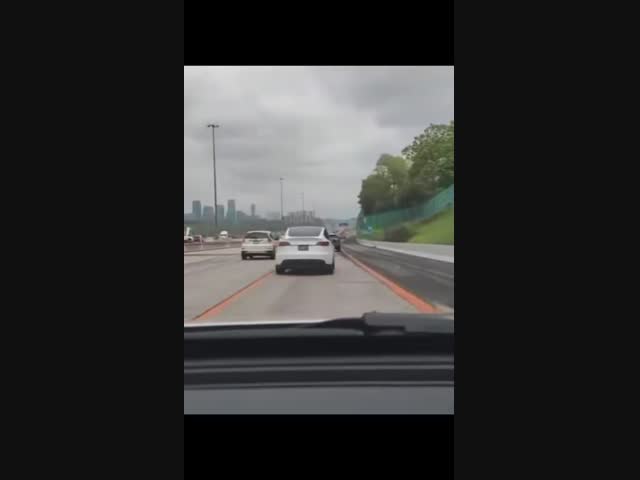 Автопилот Tesla избегает столкновений лучше, чем человек