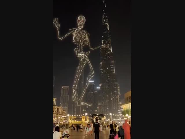 Шоу дронов в Дубае на тему Хэллоуина