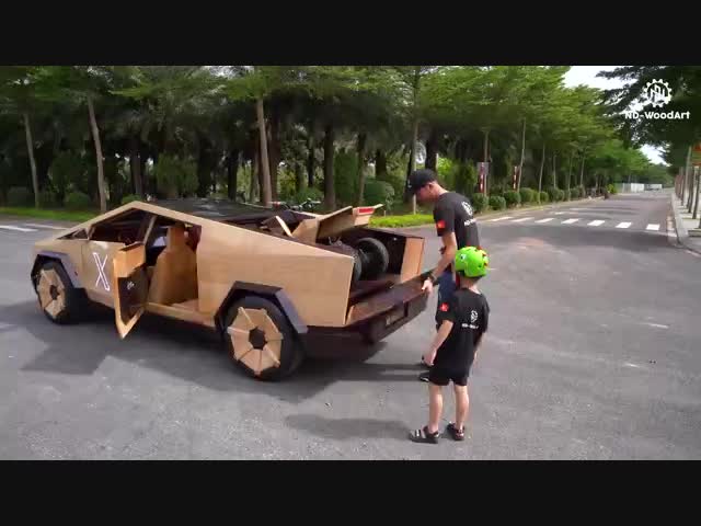 Машина из дерева 