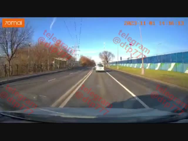 Автомобилю скорой помощи понадобилась помощь