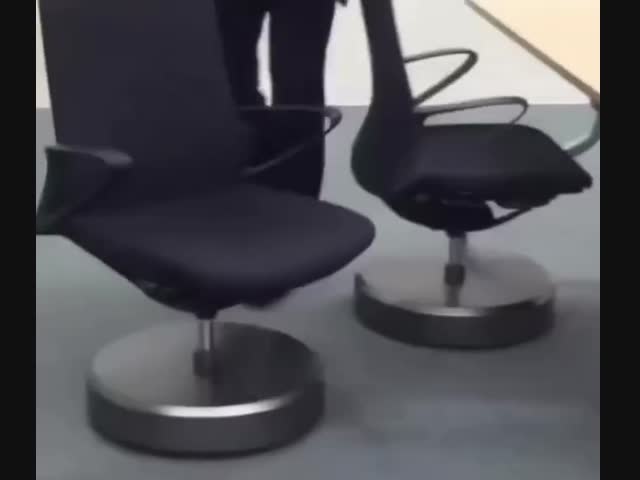 Самозадвигающиеся кресла от Ниссан