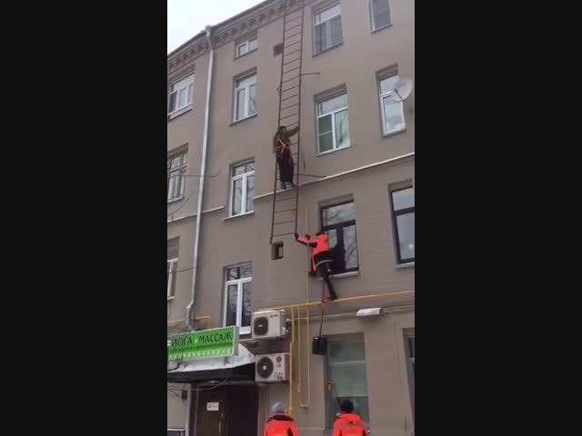 О состоянии пожарных лестниц в Москве