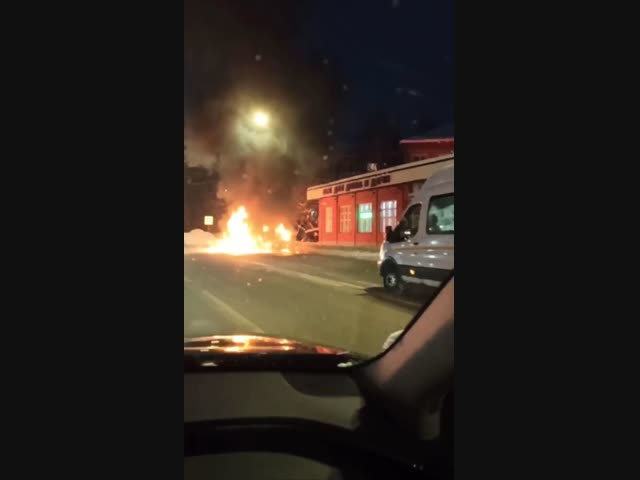 В Сергиевом Посаде на остановке загорелась маршрутка