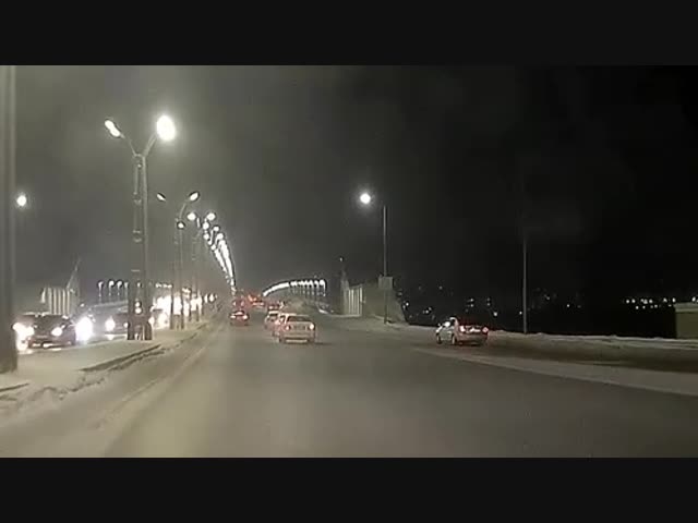 Массовая авария на метромосте в Омске