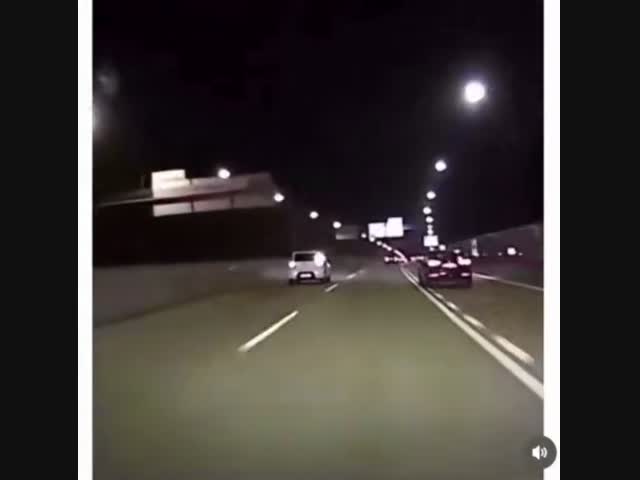 Этим двум стало тесно на дороге