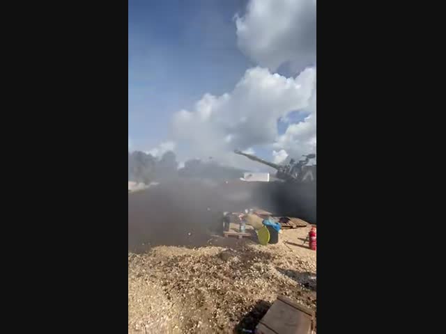 Постоял рядом с танком