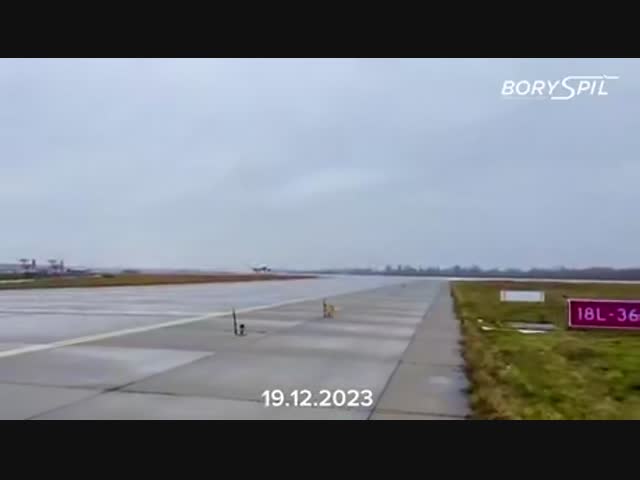 В аэропорту Борисполь взлетел пассажирский самолёт