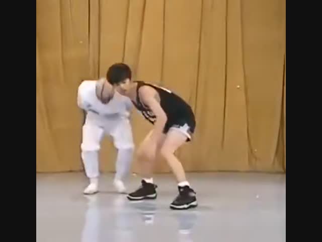 Живой баскетбольный мяч