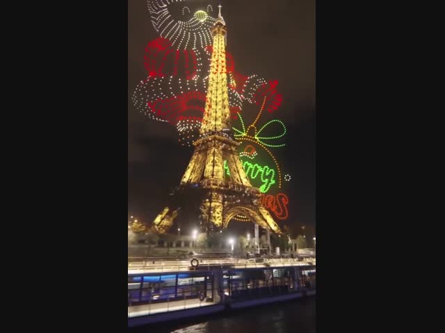 Новогоднее шоу дронов в Париже