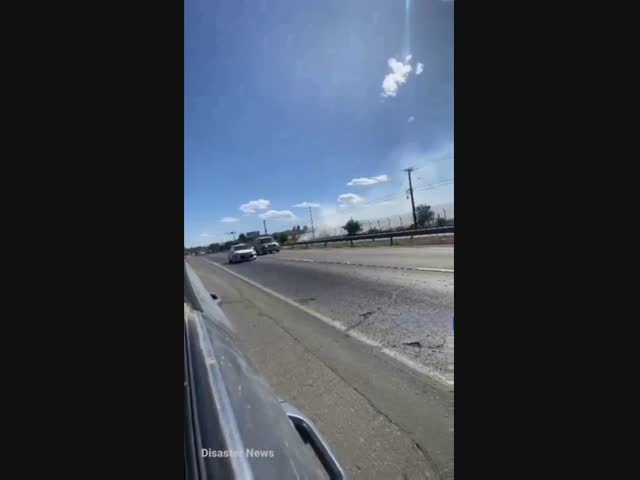 Легкомоторный самолет рухнул на шоссе в Чили