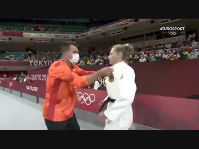 Тренер вдохновил спортсменку перед выступлением 