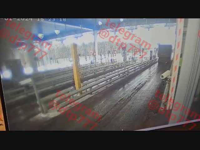 Большегруз вылетел на полосу встречного движения в Одинцово