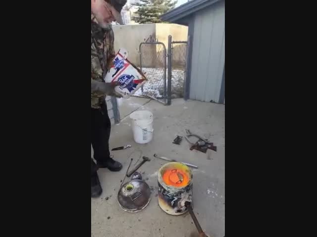 Процесс изготовления ядер для пушки и... выстрел