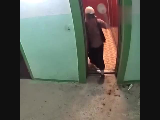 Обстановка в одном из подъездов Уфы