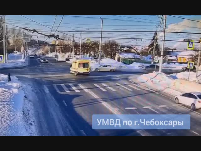 Что важнее: красный свет или спецсигналы?