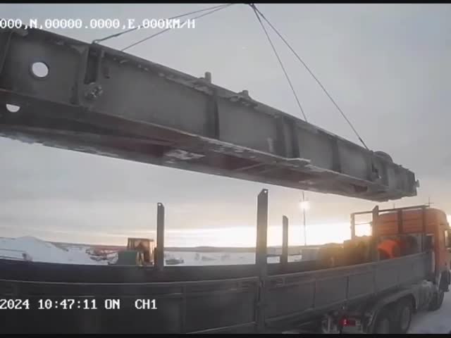 Вот почему нельзя работать под стрелой крана