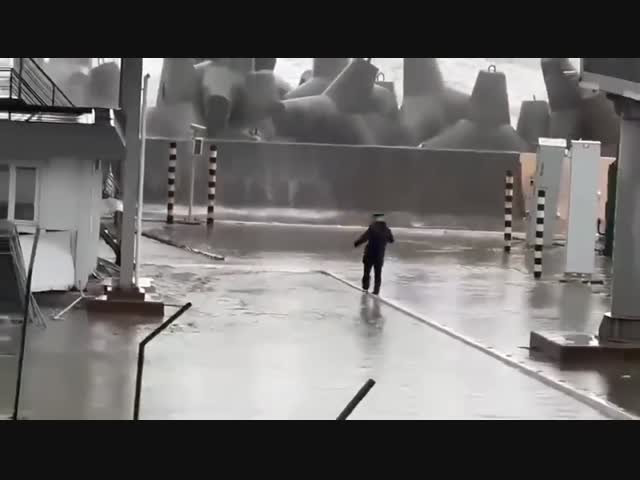 Волна против человека