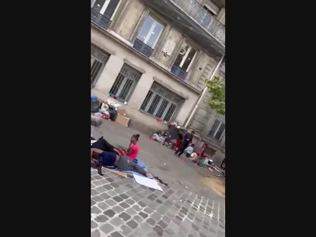 На улицах Парижа...