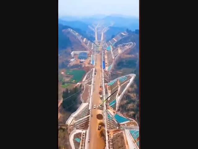Строительство шоссе в горном районе Китая