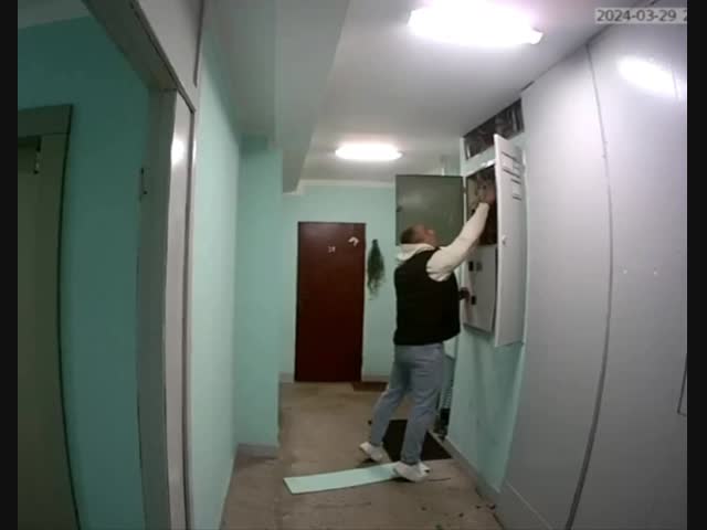 Чуть не убило током