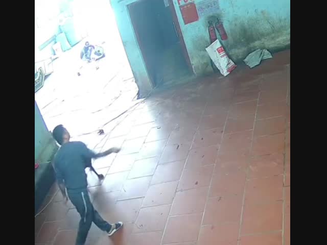 Суетолог никого не оставит в покое