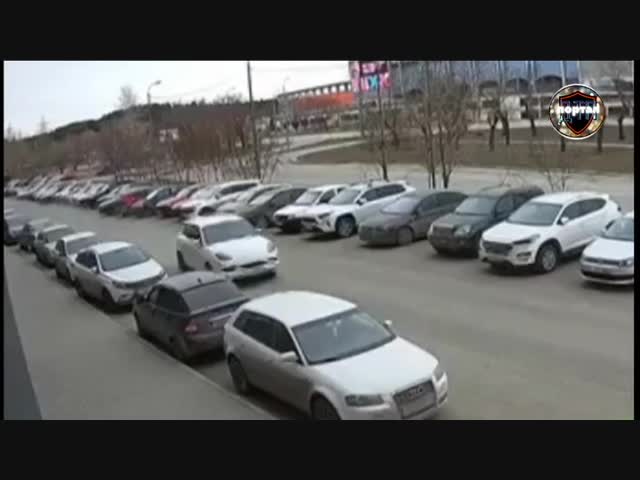 19-летняя леди на Порше устроила массовую разборку на парковке в Челябинске