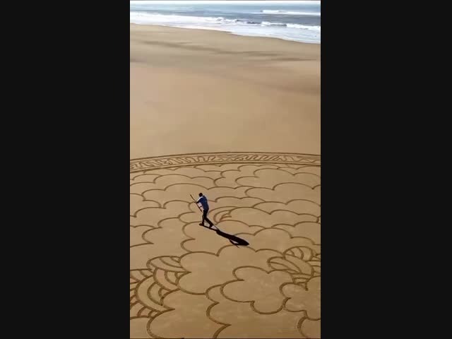 Испанский художник создает удивительные произведения на песке