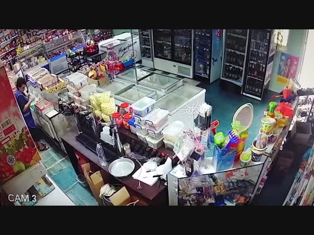 В магазине завелся злой дух?