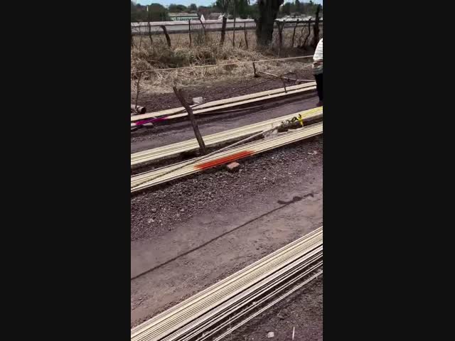 Это традиционный метод изготовления веревки⁠⁠