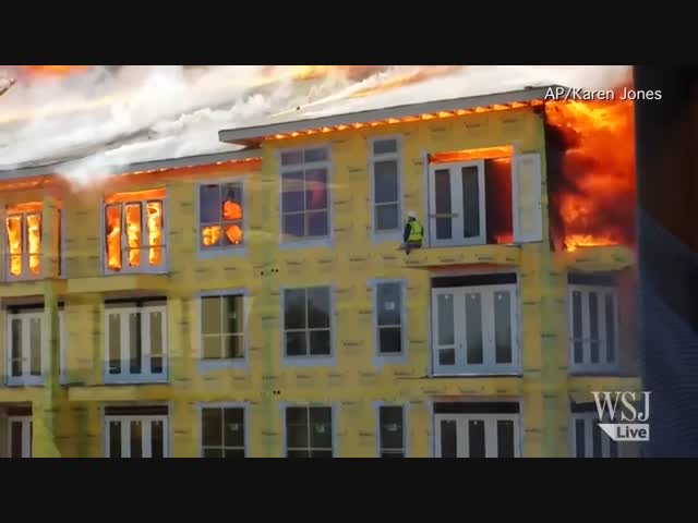 Строитель выбрался из горящего здания в последнюю минуту