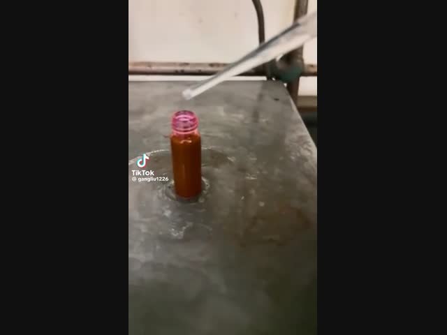 Красивый химический опыт