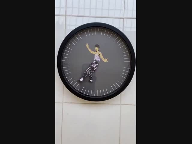 Крутые часы в стиле Брюса Ли