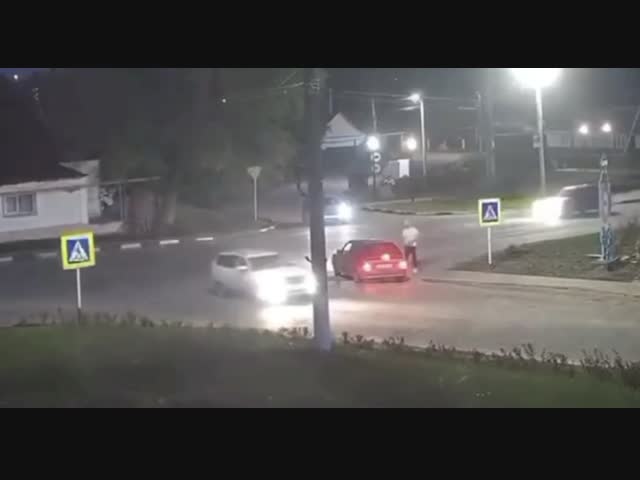 Не совсем понятно, что произошло, но мотоциклист улетел далеко 