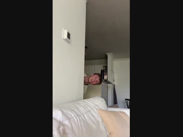 "Дорогая, я нашел волшебное колесо!"