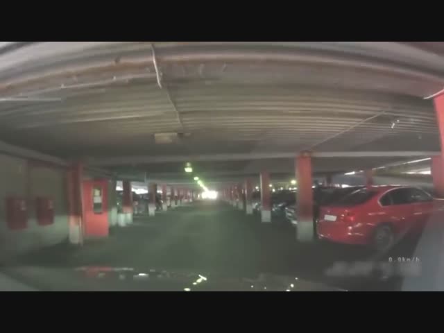 Автомойщики разбили автомобиль