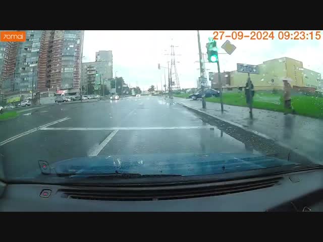 Внезапная помеха справа