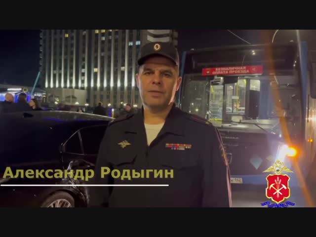 Легковушка подрезала автобус 